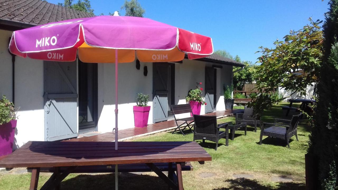Favières Les Garennes Bed & Breakfast エクステリア 写真